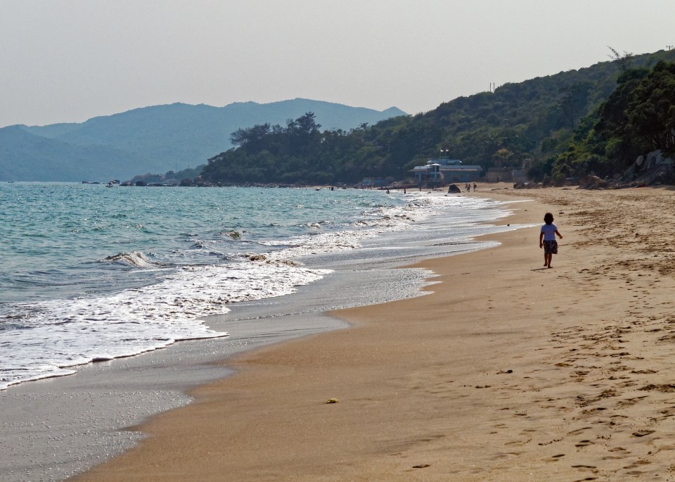 Leap & Hop Sheung Sha Beach